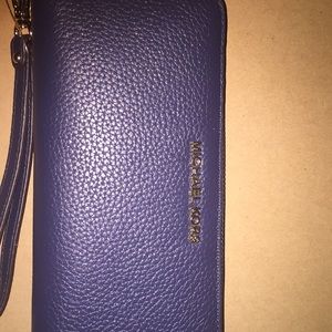 MICHAEL KORS Jet Set Travel Navy Leather Wristlet